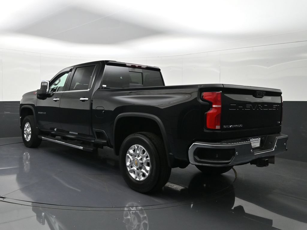 Used 2024 Chevrolet Silverado 2500 LTZ w/ LTZ Convenience Package AWD/4WD image 3
