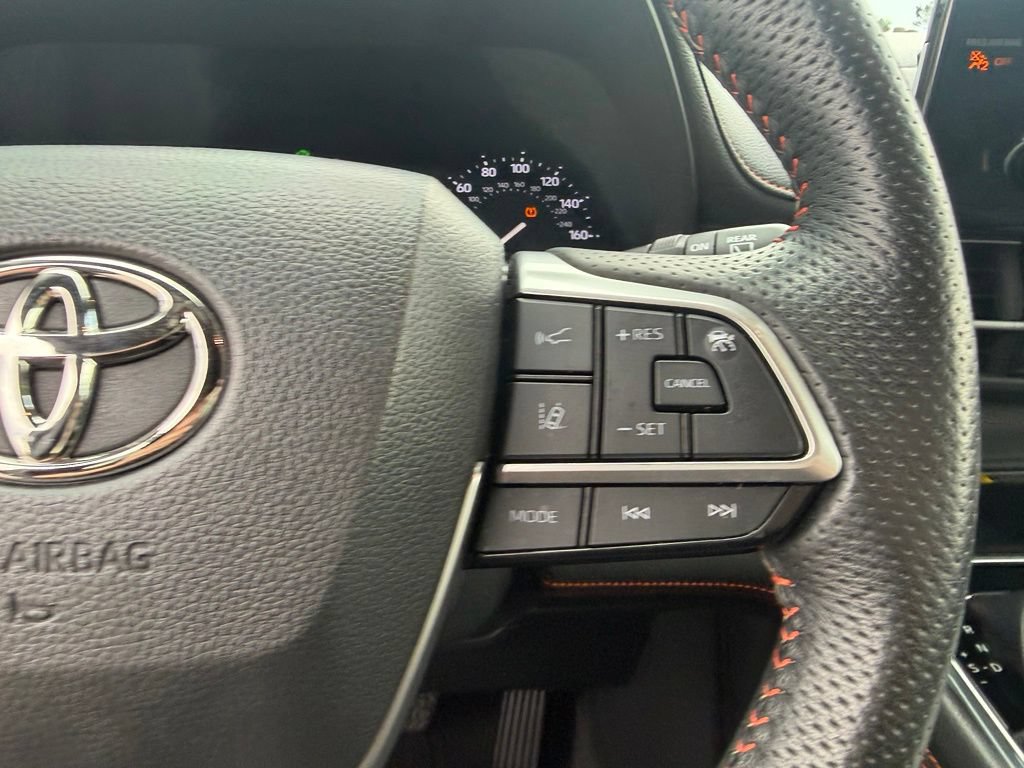 Used 2023 Toyota Sienna XSE w/ XSE Plus Package AWD/4WD image 18