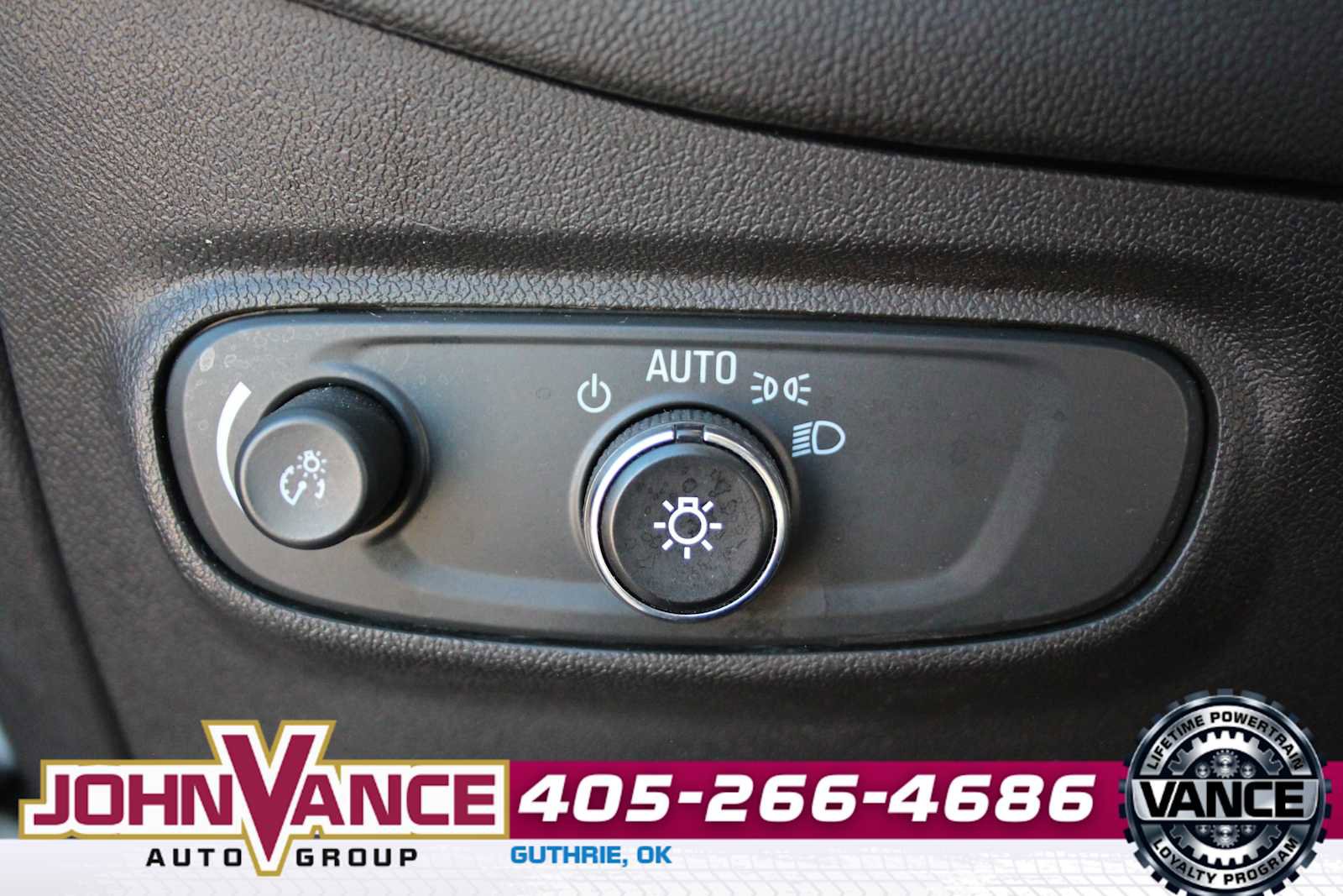 Used 2020 Chevrolet Equinox LS image 29