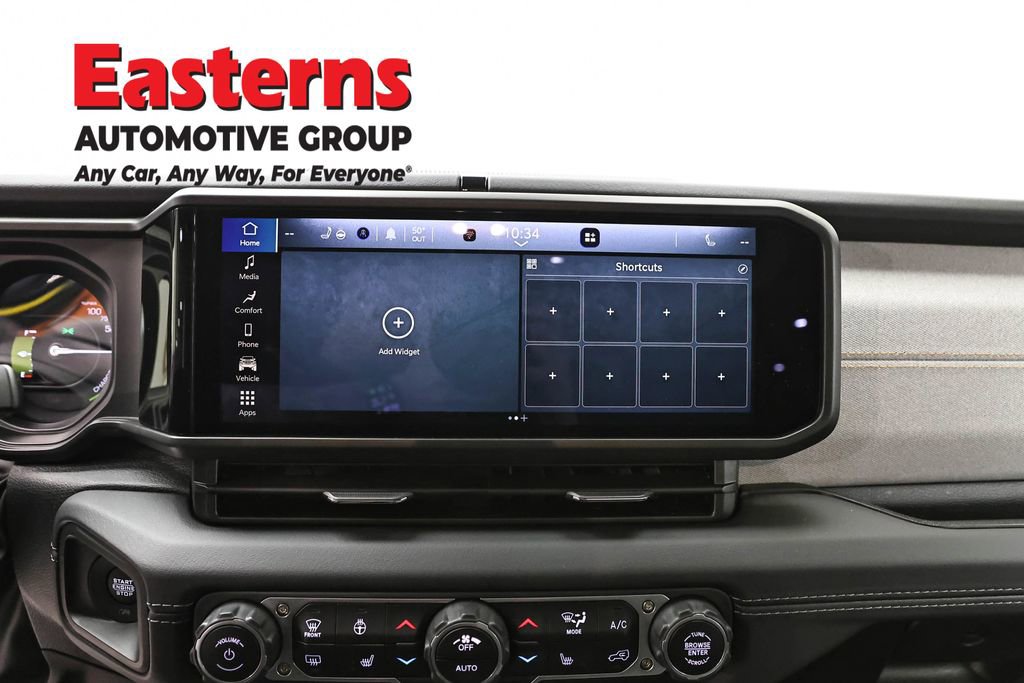 Used 2025 Jeep Wrangler Unlimited Sahara image 12