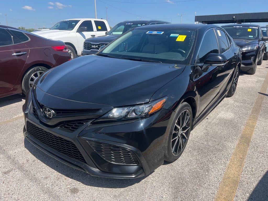 Used 2024 Toyota Camry SE FWD image 2