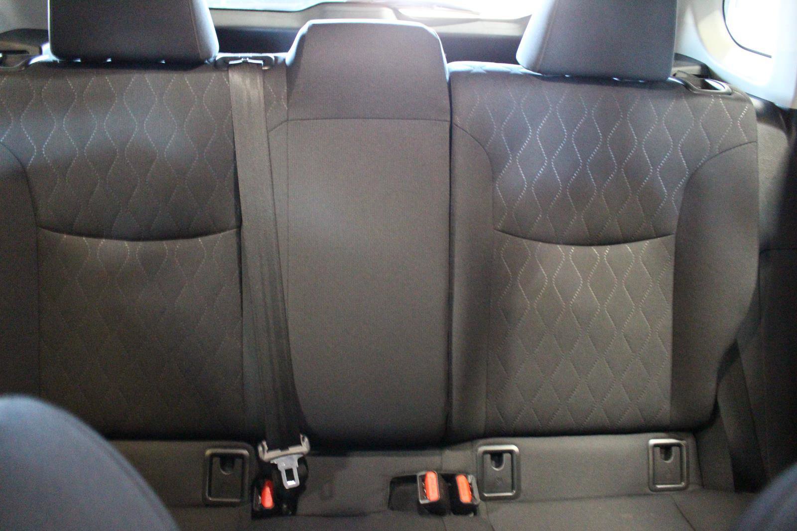 Used 2025 Toyota Corolla Cross LE image 31