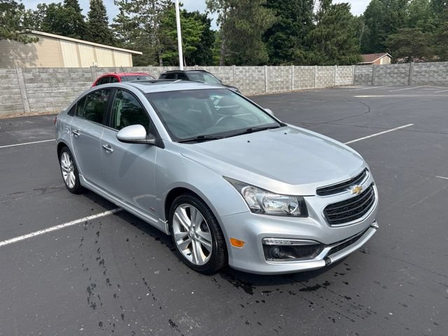 Used 2016 Chevrolet Cruze LTZ w/ Sun, Sound and Sport Package FWD image 4