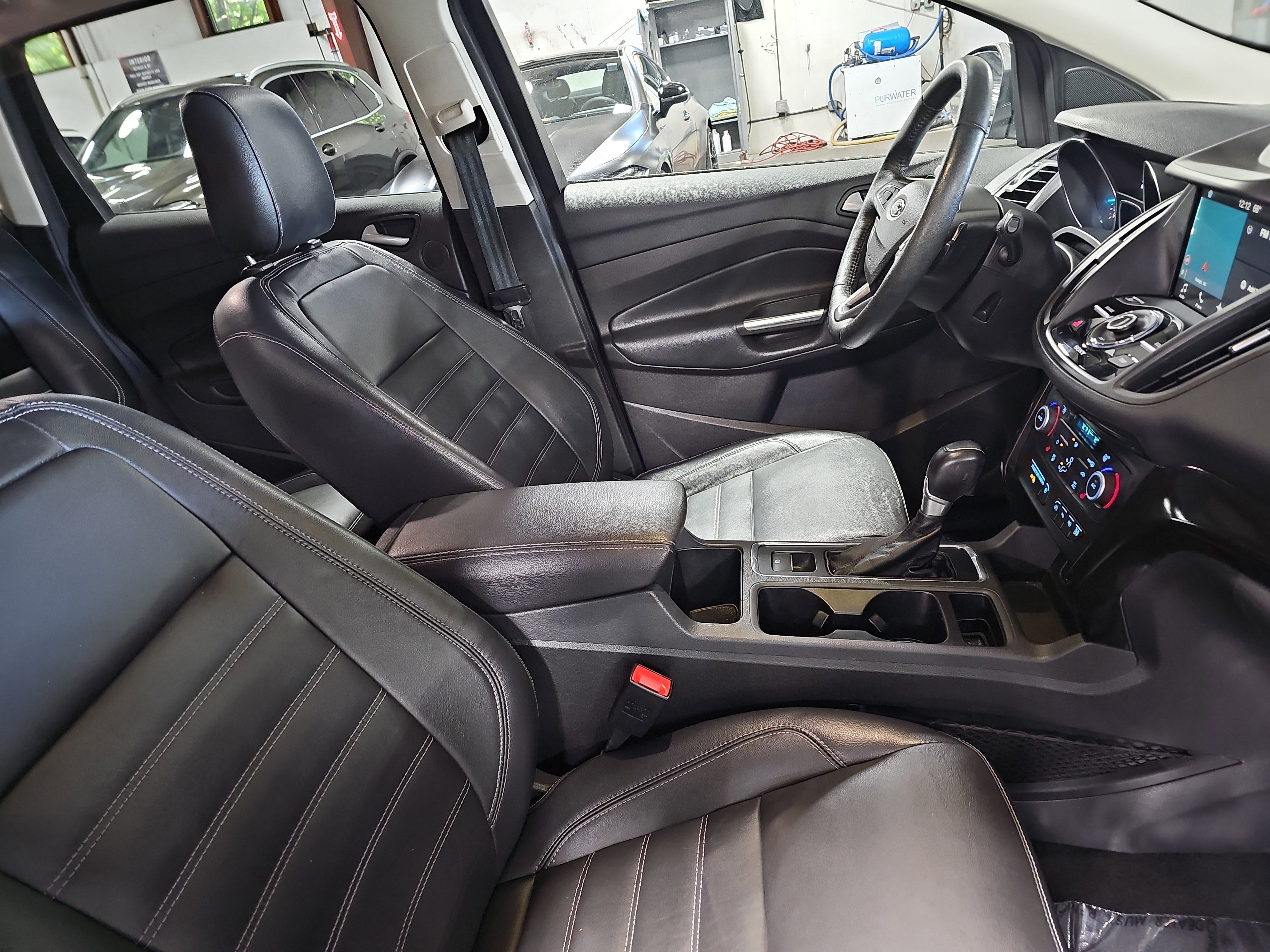 Used 2018 Ford Escape Titanium w/ Ford Safe & Smart Package AWD/4WD image 10