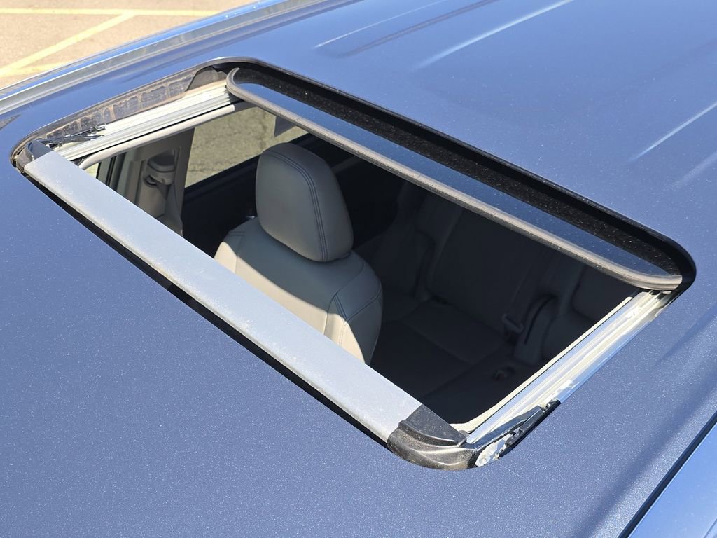 Used 2019 Toyota Highlander XLE AWD/4WD image 3