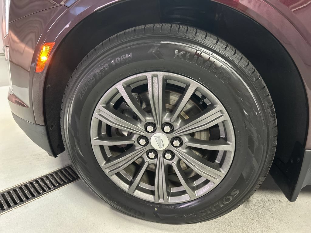 Used 2018 Cadillac XT5 Luxury w/ Driver Awareness Package FWD image 9