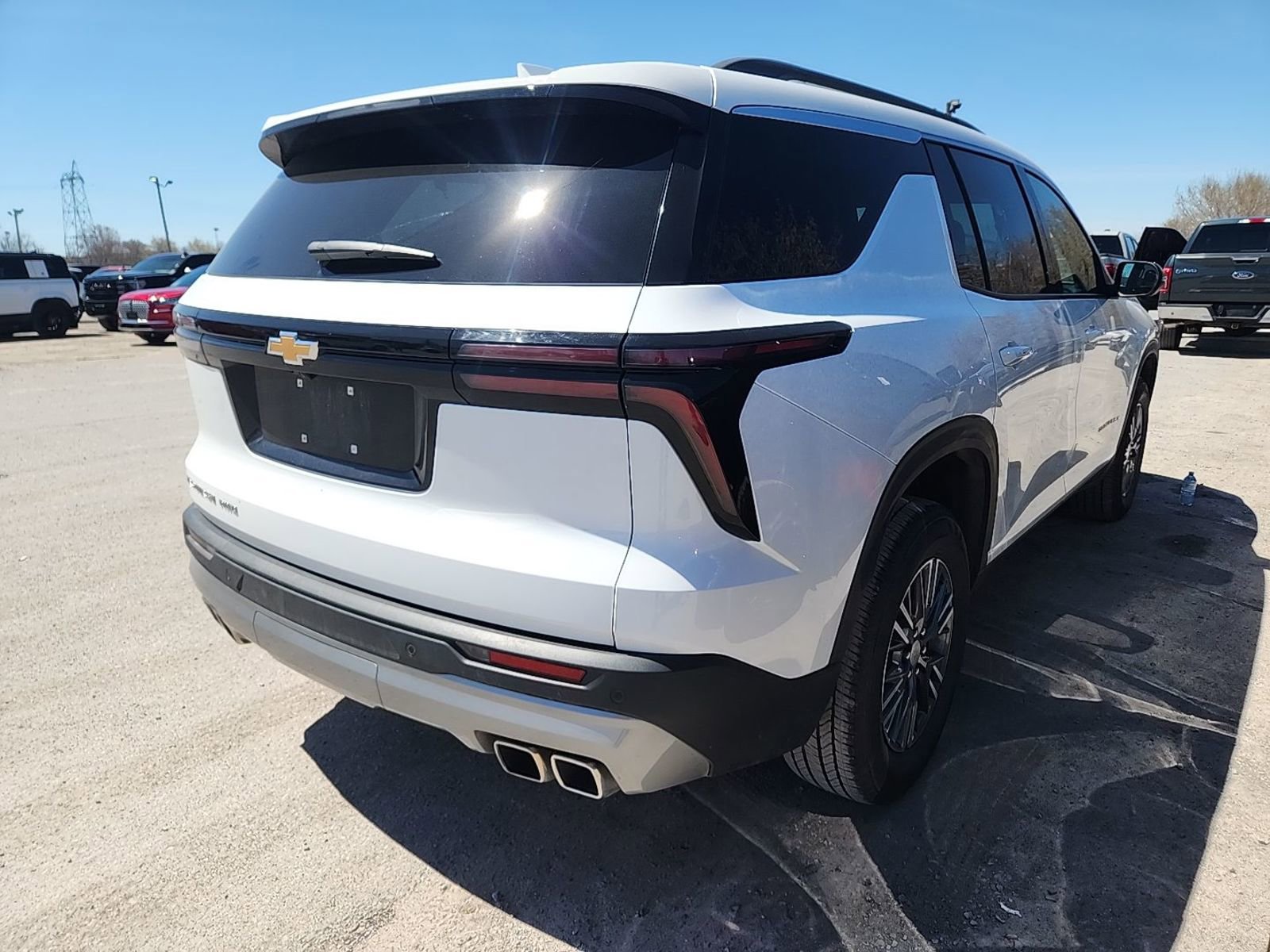 Used 2025 Chevrolet Traverse LT AWD/4WD image 3