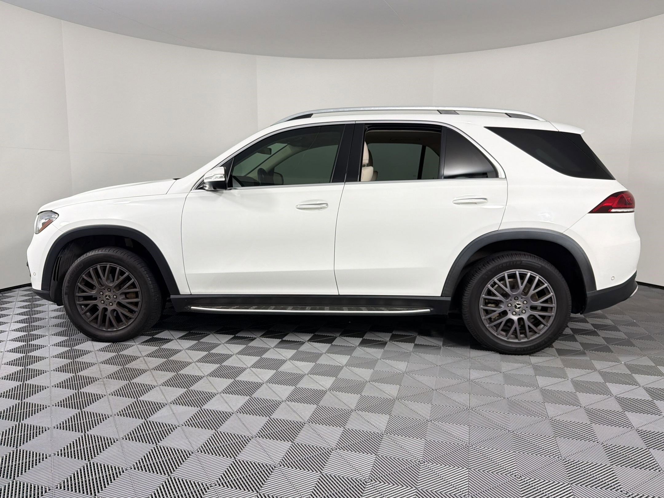 Used 2021 Mercedes-Benz GLE 350 image 2