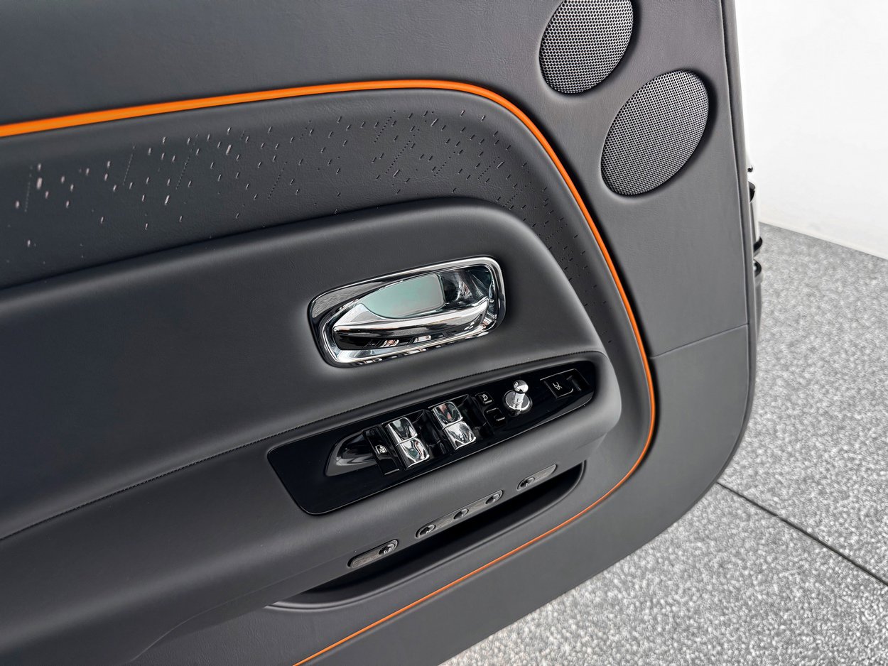 Used 2024 Rolls-Royce Spectre image 13