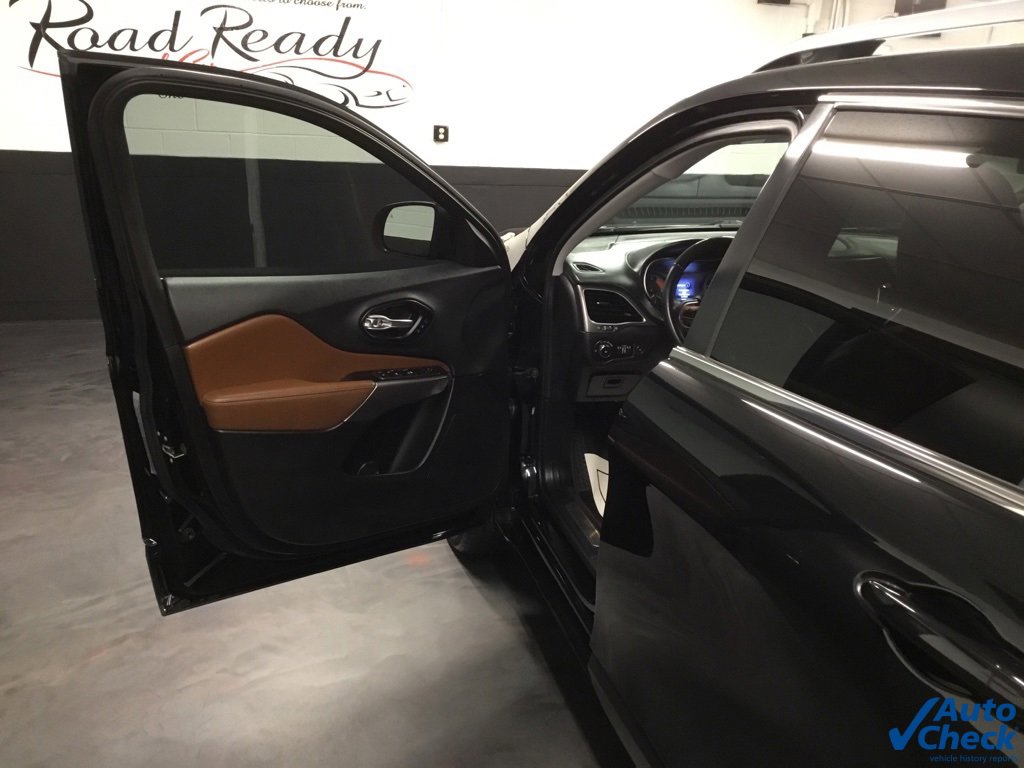 Used 2019 Jeep Cherokee Overland w/ Heavy Duty Protection Group image 21