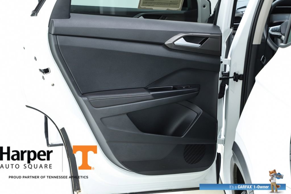 Used 2025 Volkswagen Taos SE image 17