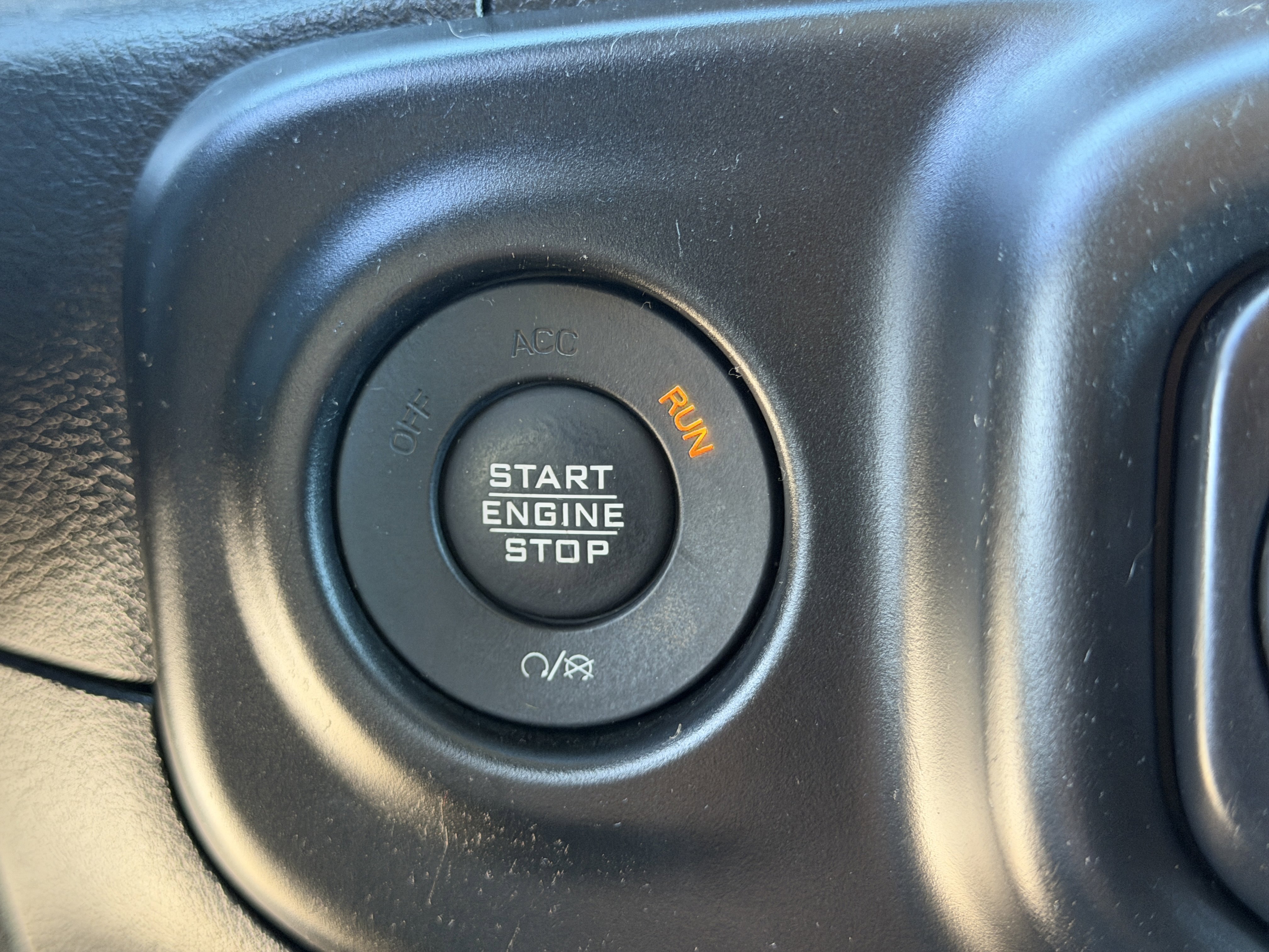 Certified 2020 Jeep Wrangler Unlimited Sahara image 24