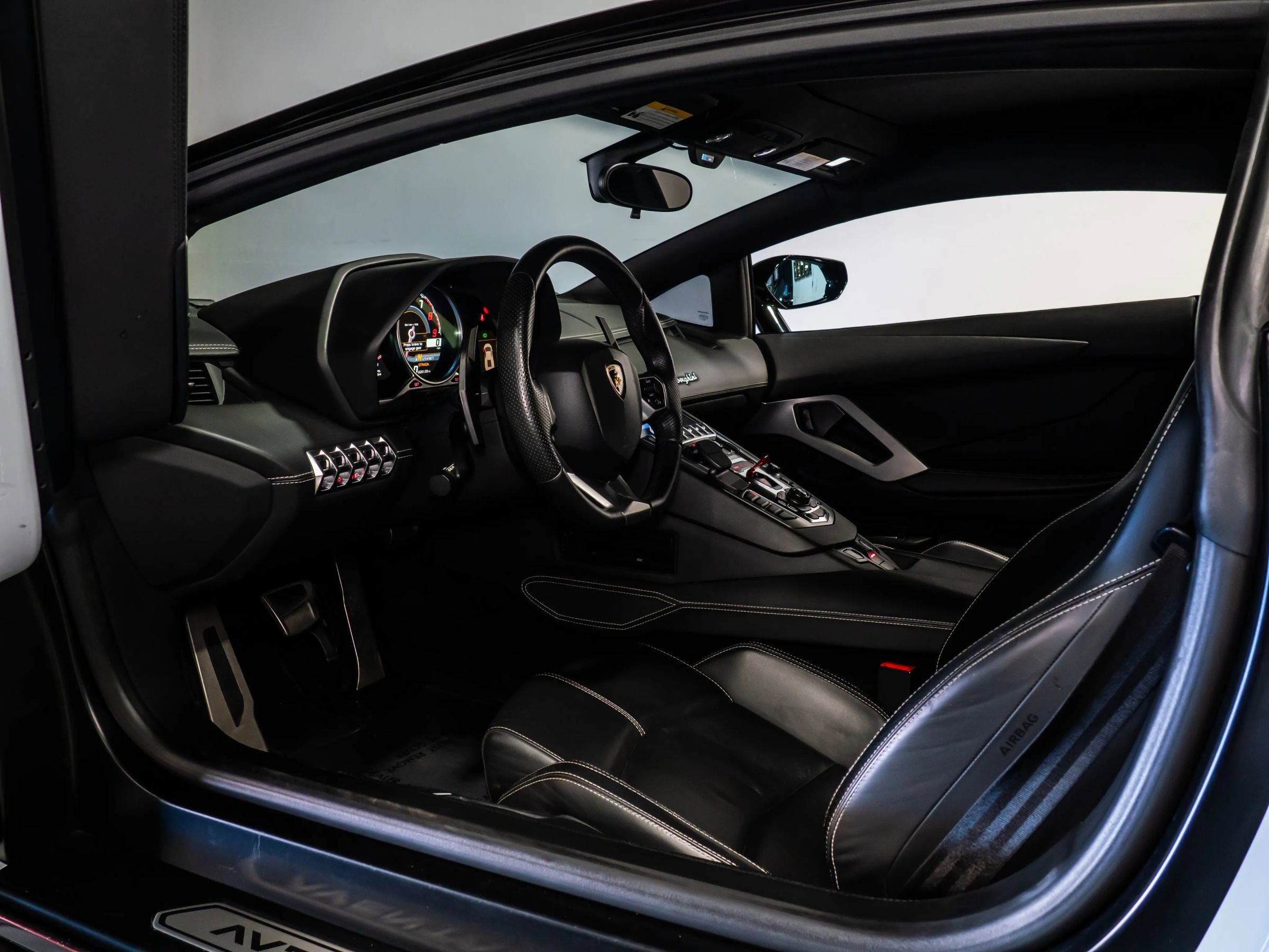 Used 2013 Lamborghini Aventador LP 700-4 image 18