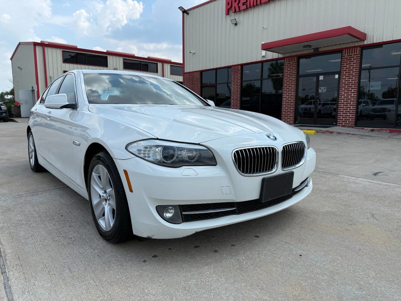 Used 2013 BMW 528i xDrive Sedan AWD/4WD image 1
