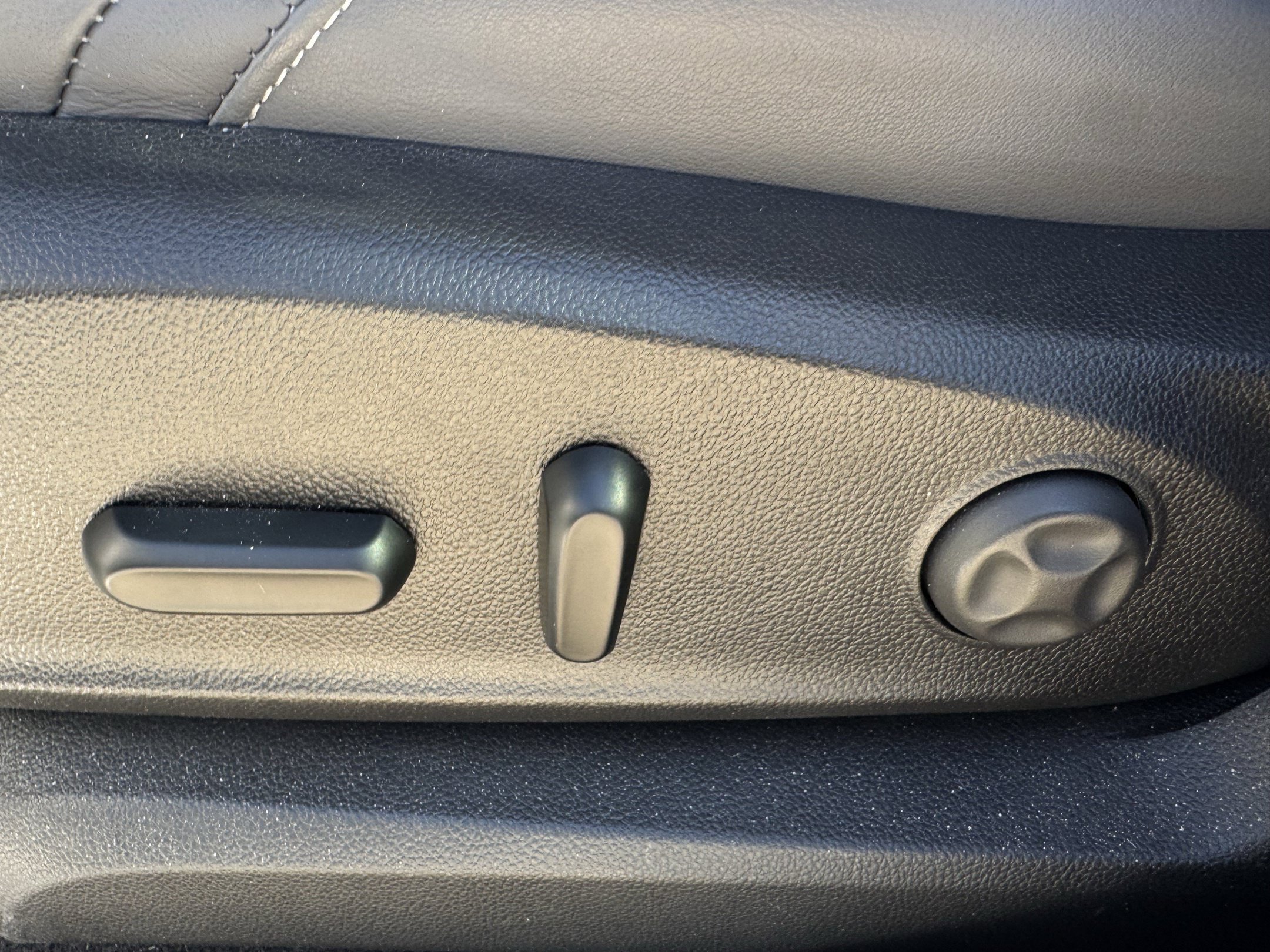 Used 2019 Buick Envision Essence FWD image 20