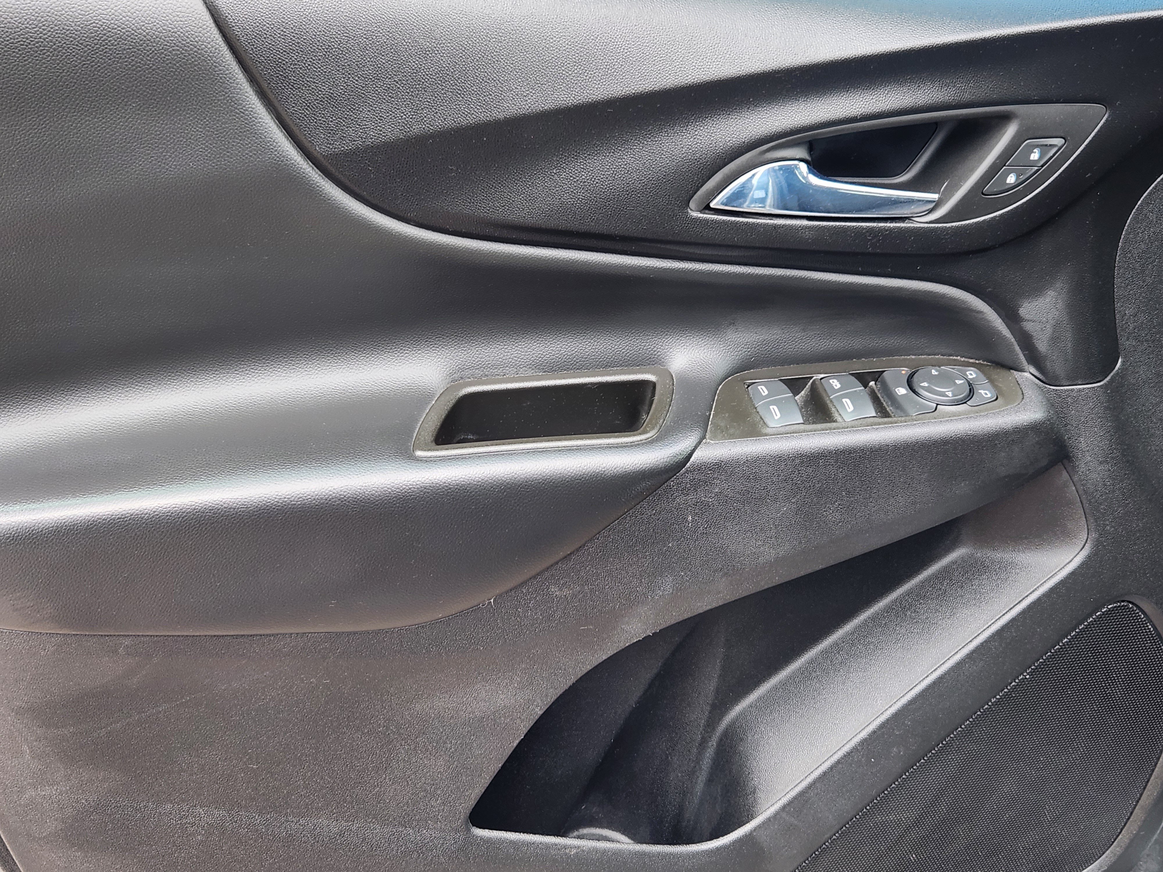 Used 2023 Chevrolet Equinox LT w/ LPO, Floor Liner Package AWD/4WD image 18