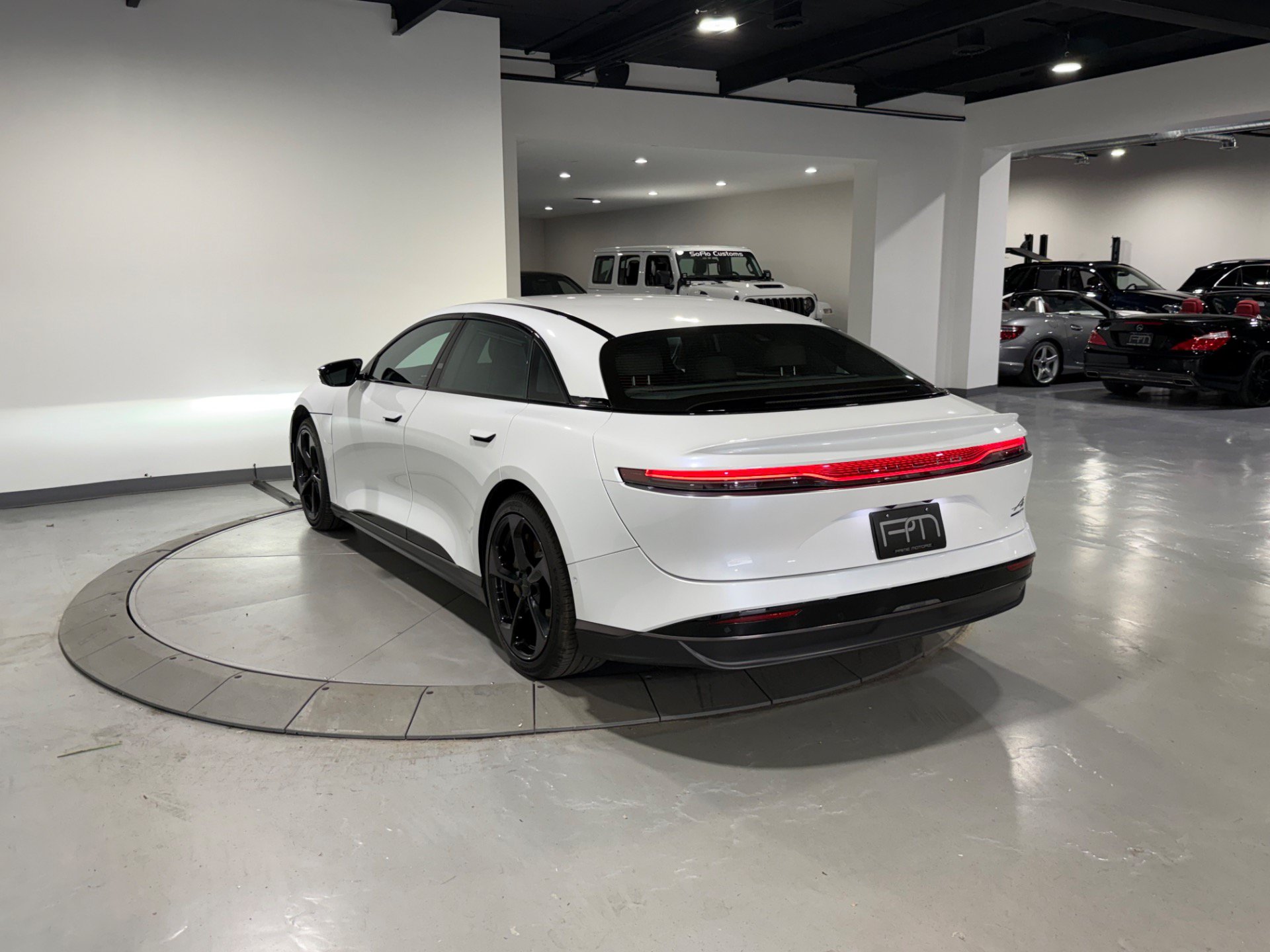 Used 2024 Lucid Air Touring AWD/4WD image 11