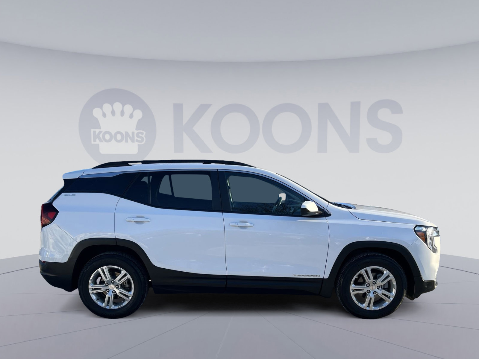 Used 2022 GMC Terrain SLE w/ Driver Convenience Package image 8