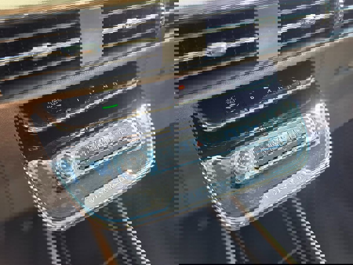 Used 2023 Lincoln Corsair FWD w/ Rear Removable Package Tray image 31