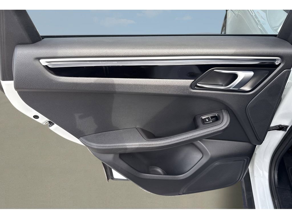 Used 2024 Porsche Macan Turbo image 21