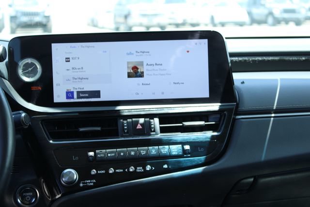 Used 2025 Lexus ES 300h w/ Premium Package FWD image 13
