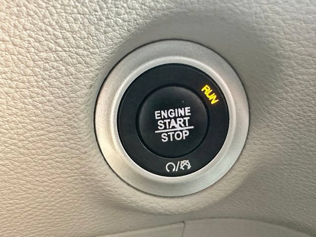 Used 2021 Chrysler Pacifica Touring-L w/ Premium & Safety Sphere Group FWD image 13