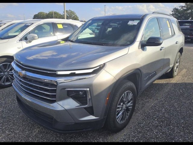 Used 2025 Chevrolet Traverse LT image 7