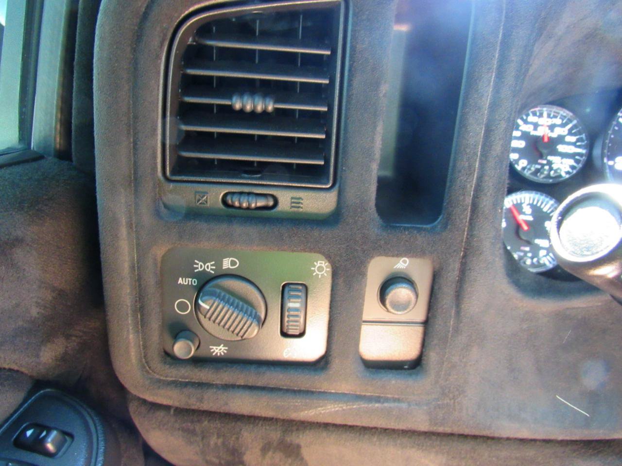 Used 2004 Chevrolet Silverado 1500 SS AWD/4WD image 27