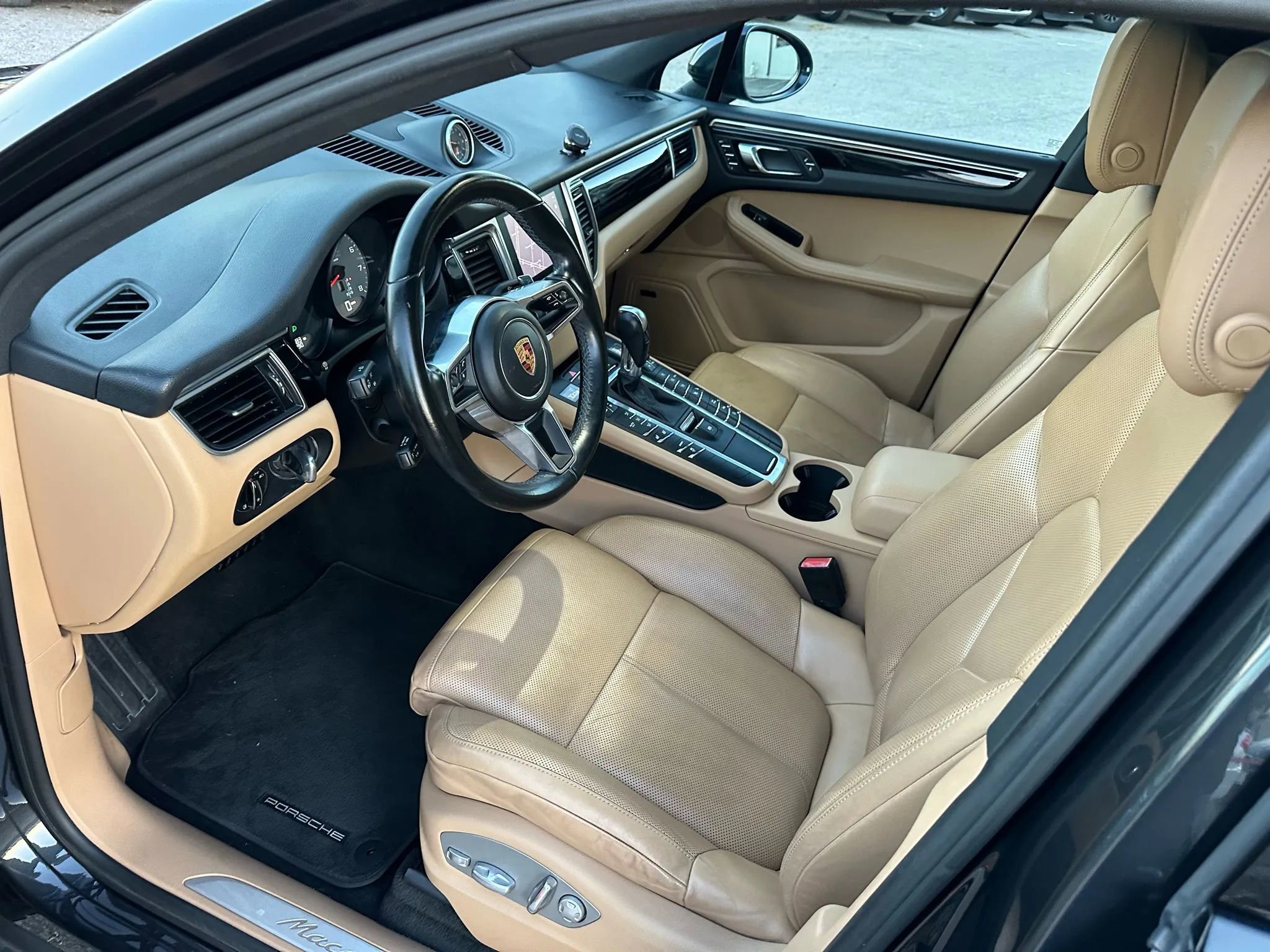 Used 2017 Porsche Macan S image 13