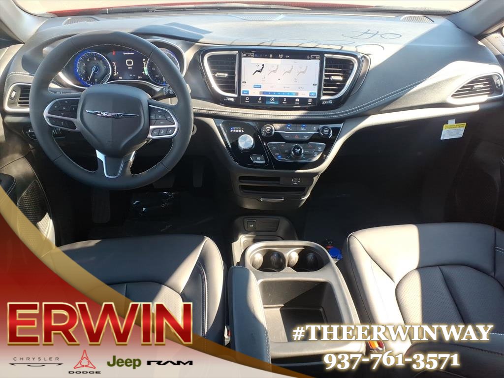 New 2026 Chrysler Pacifica Select image 4