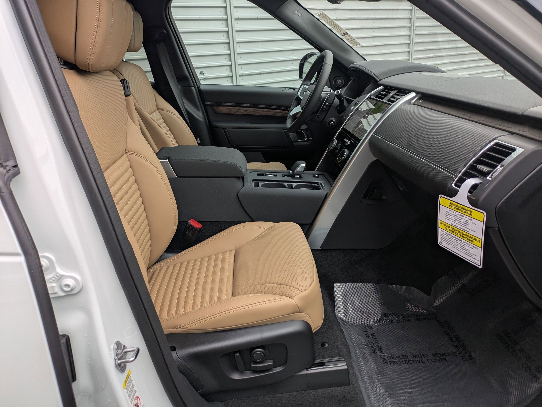 New 2026 Land Rover Discovery Dynamic SE image 30