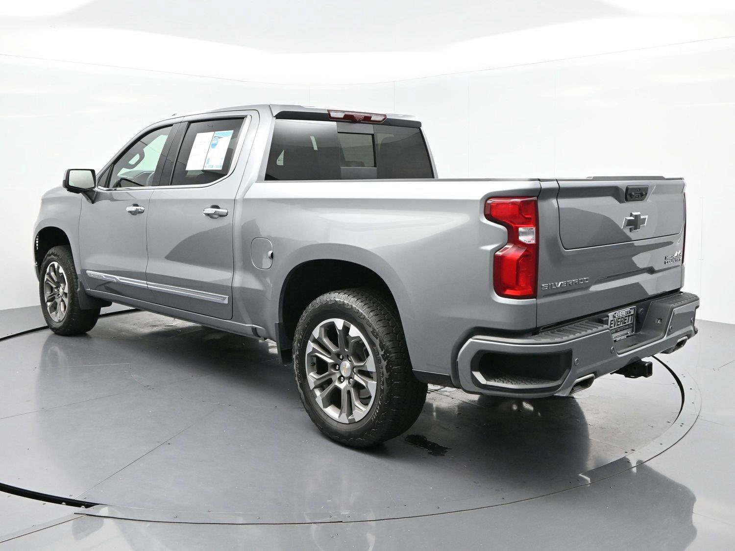 Used 2025 Chevrolet Silverado 1500 High Country w/ Technology Package AWD/4WD image 5