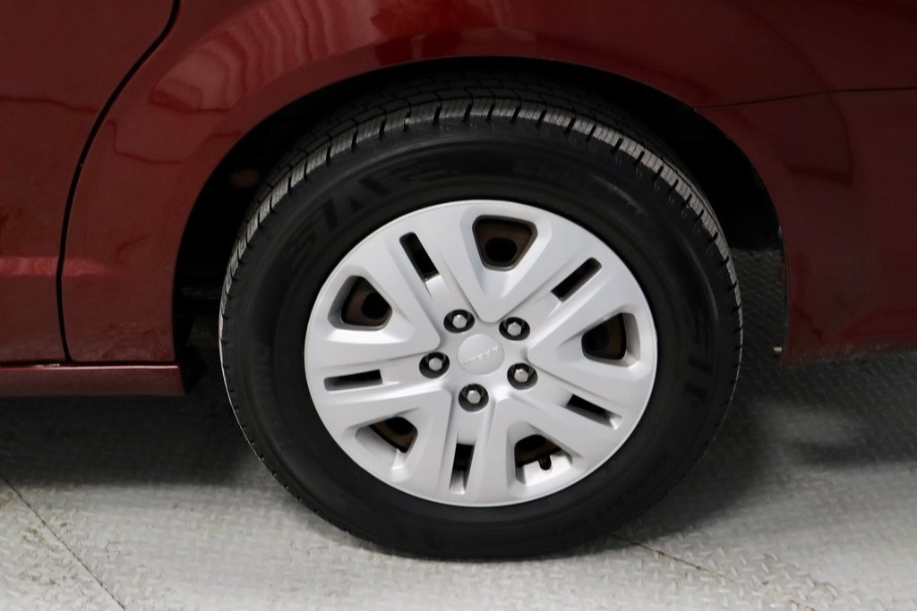 Used 2018 Dodge Grand Caravan SE w/ UConnect Hands-Free Group image 15