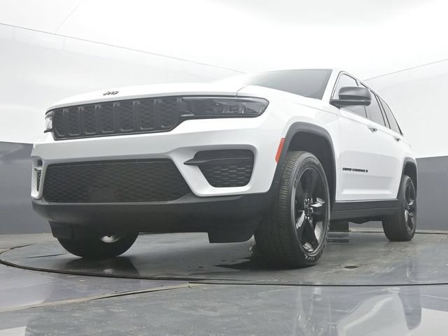 Used 2023 Jeep Grand Cherokee Altitude AWD/4WD image 44