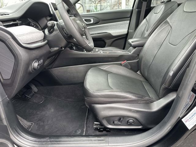 Used 2023 Jeep Compass Latitude w/ Sun and Sound Group image 18