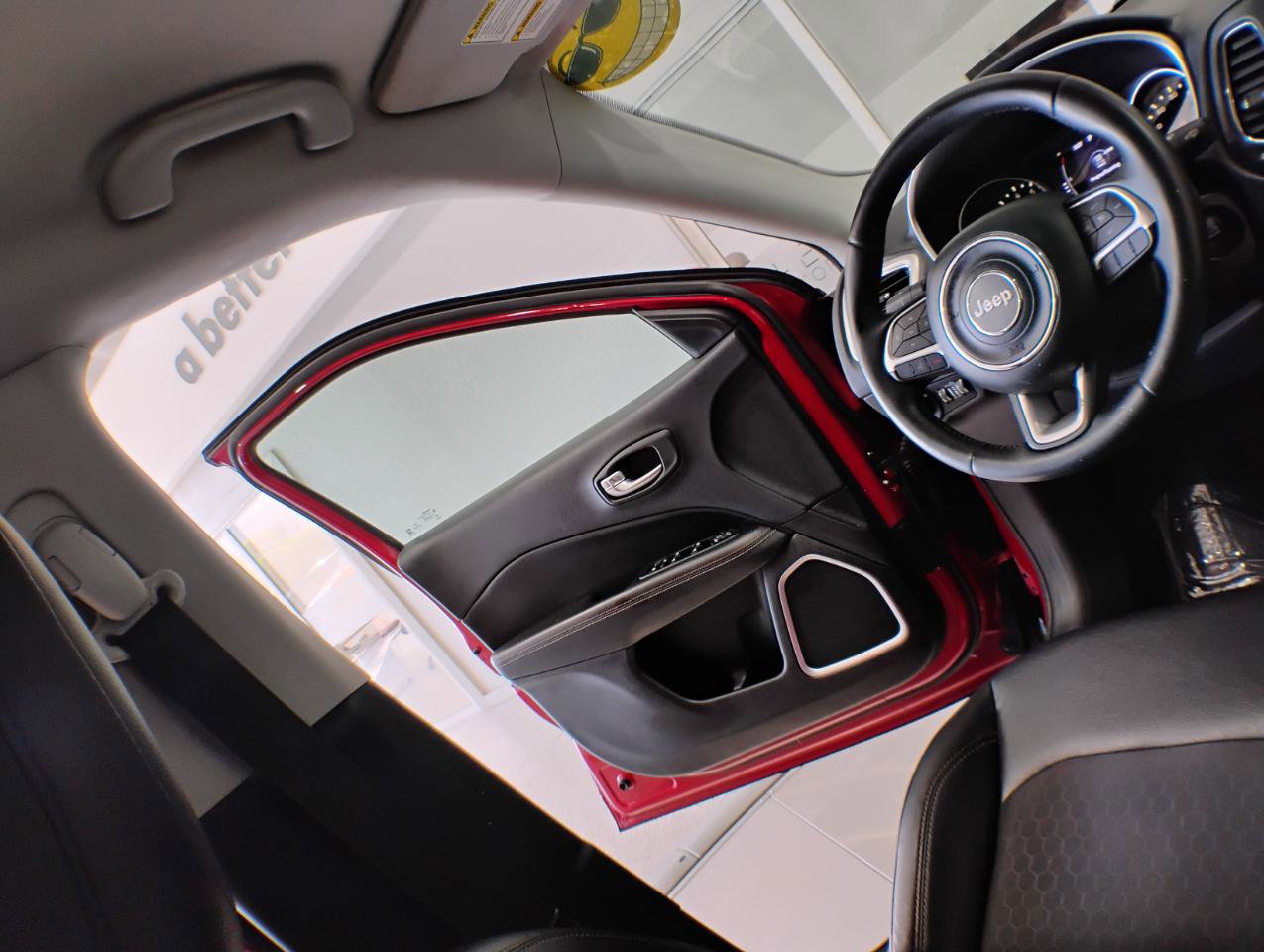 Used 2018 Jeep Compass Latitude image 27