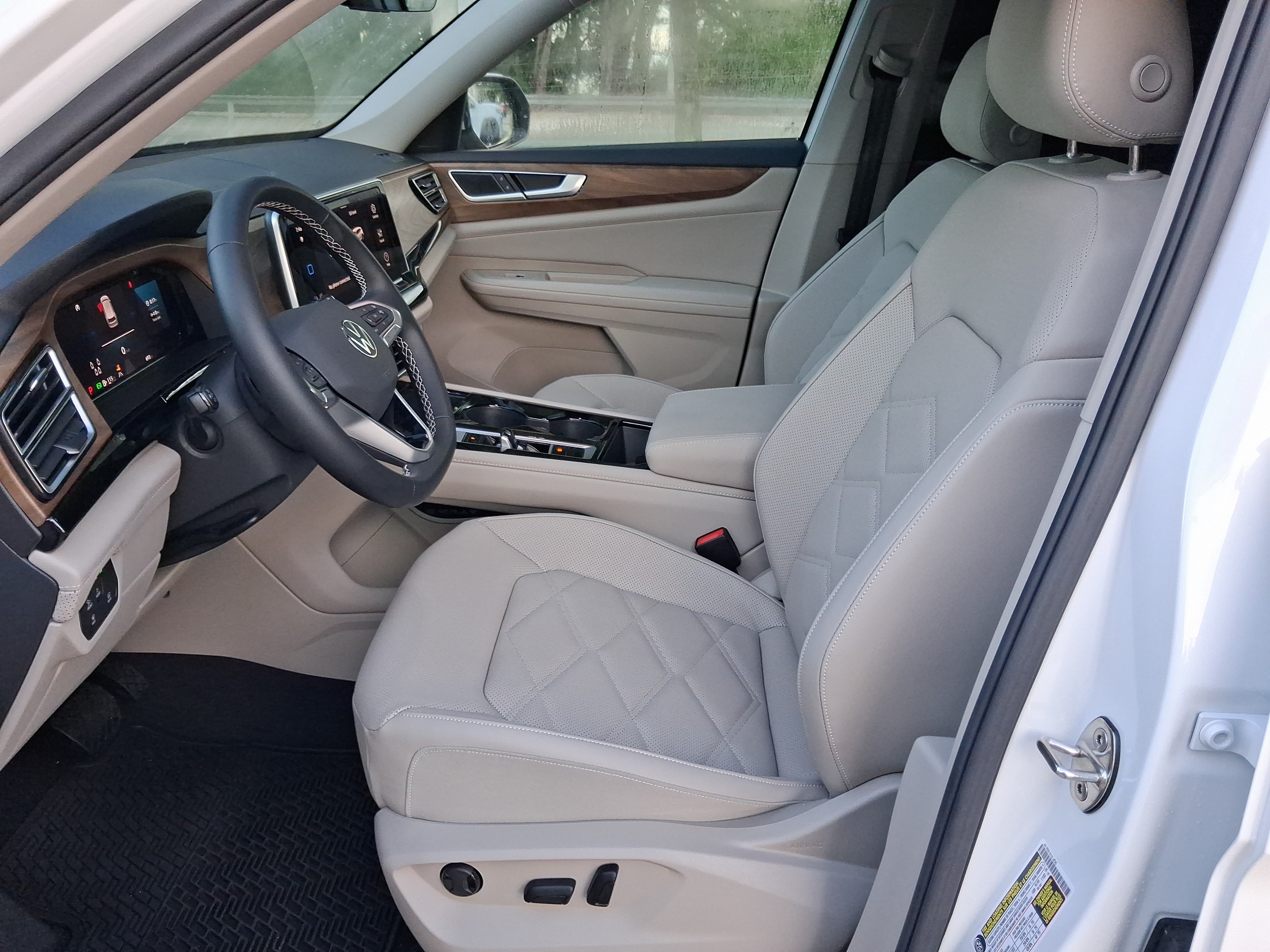Used 2026 Volkswagen Atlas SE FWD image 12