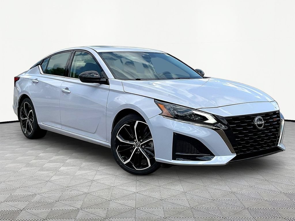 Certified 2024 Nissan Altima 2.5 SR w/ SR Premium Package FWD image 4