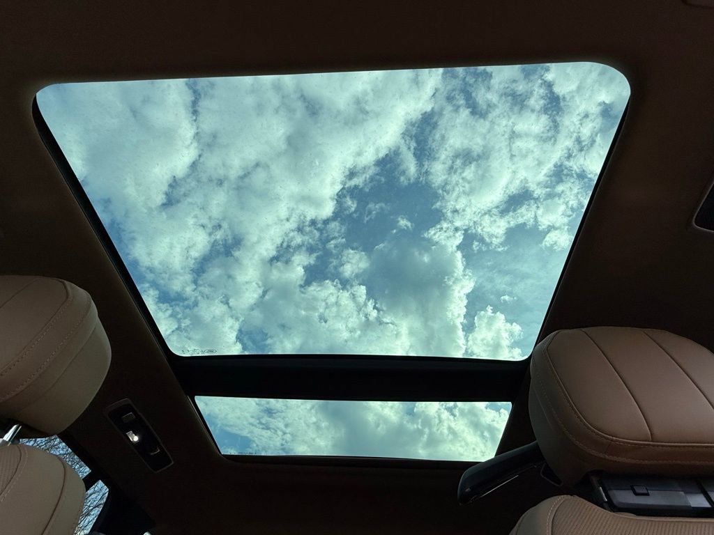 New 2026 Land Rover Range Rover SE image 28