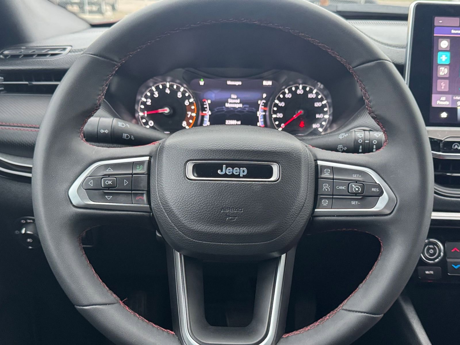Used 2025 Jeep Compass Trailhawk image 27