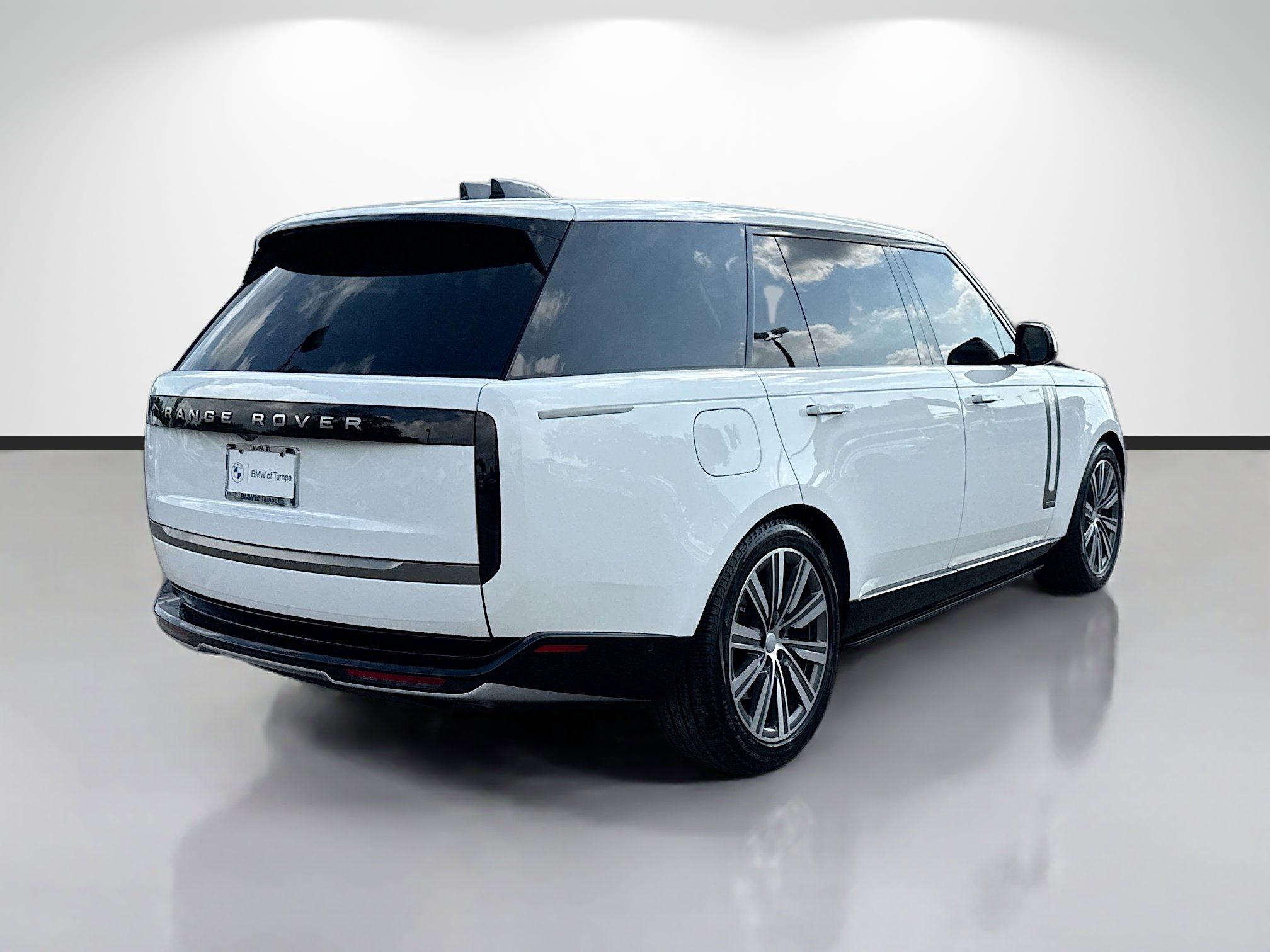 Used 2025 Land Rover Range Rover Long Wheelbase Autobiography image 3