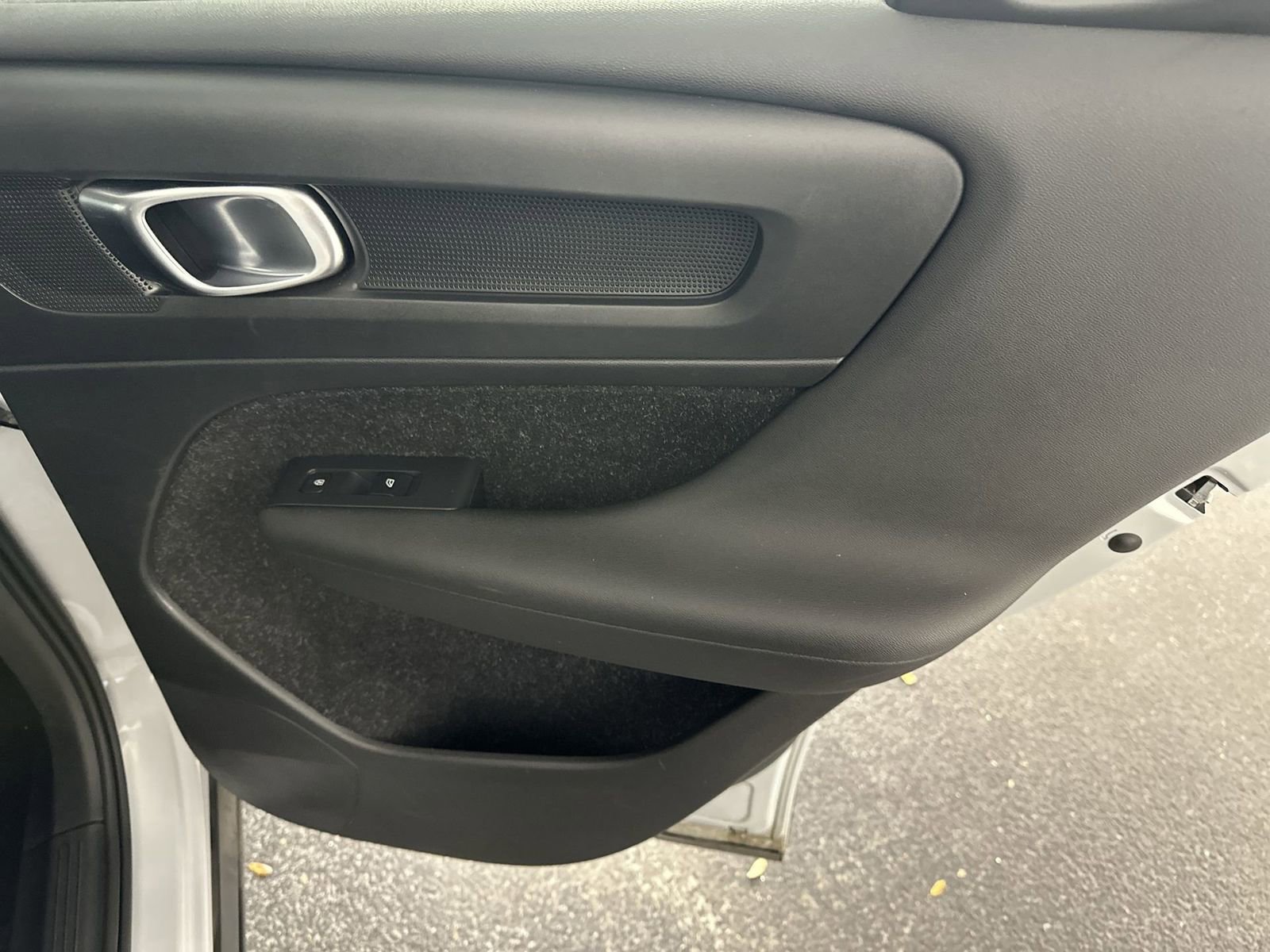 Used 2021 Volvo XC40 T4 Momentum w/ Protection Package Premier image 35