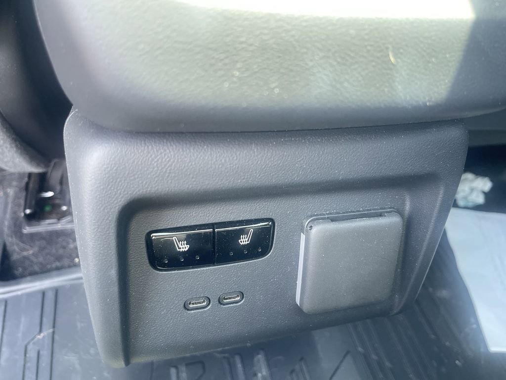 Certified 2025 Cadillac Optiq Luxury 2 w/ LPO, Floor Liner Package AWD/4WD image 25