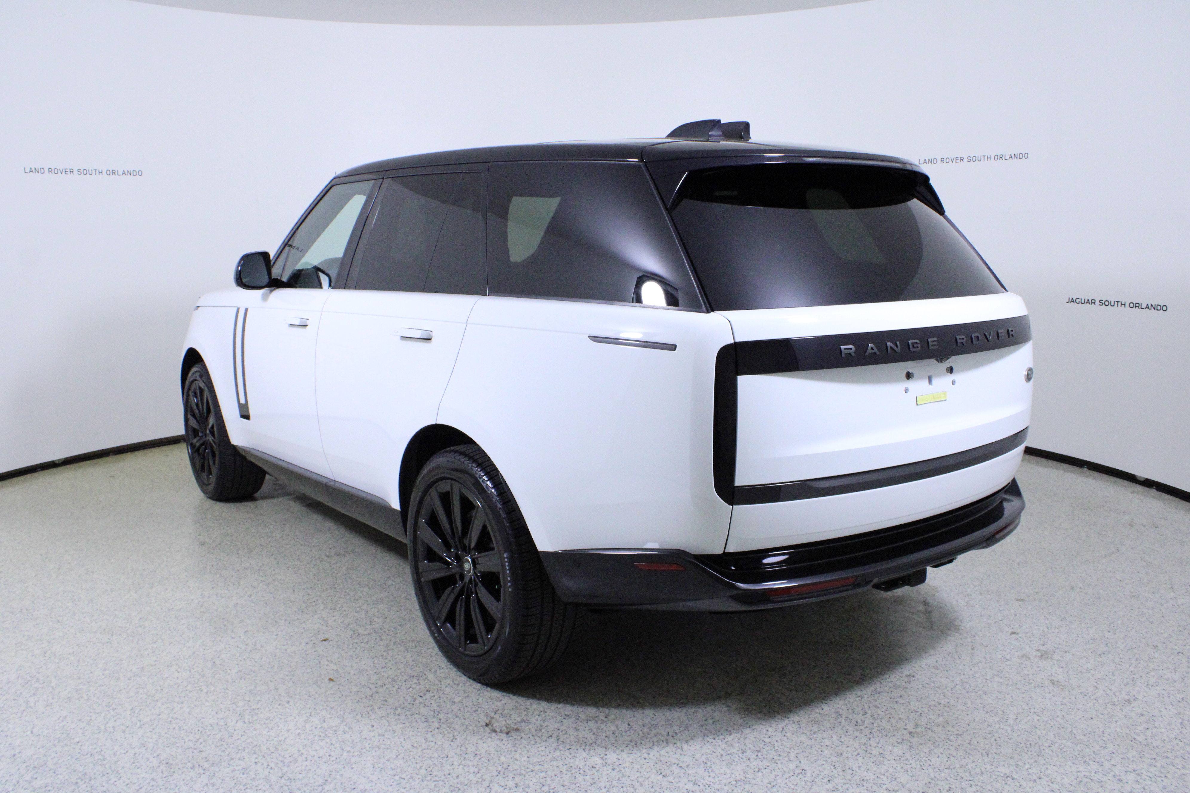Used 2023 Land Rover Range Rover SE image 5
