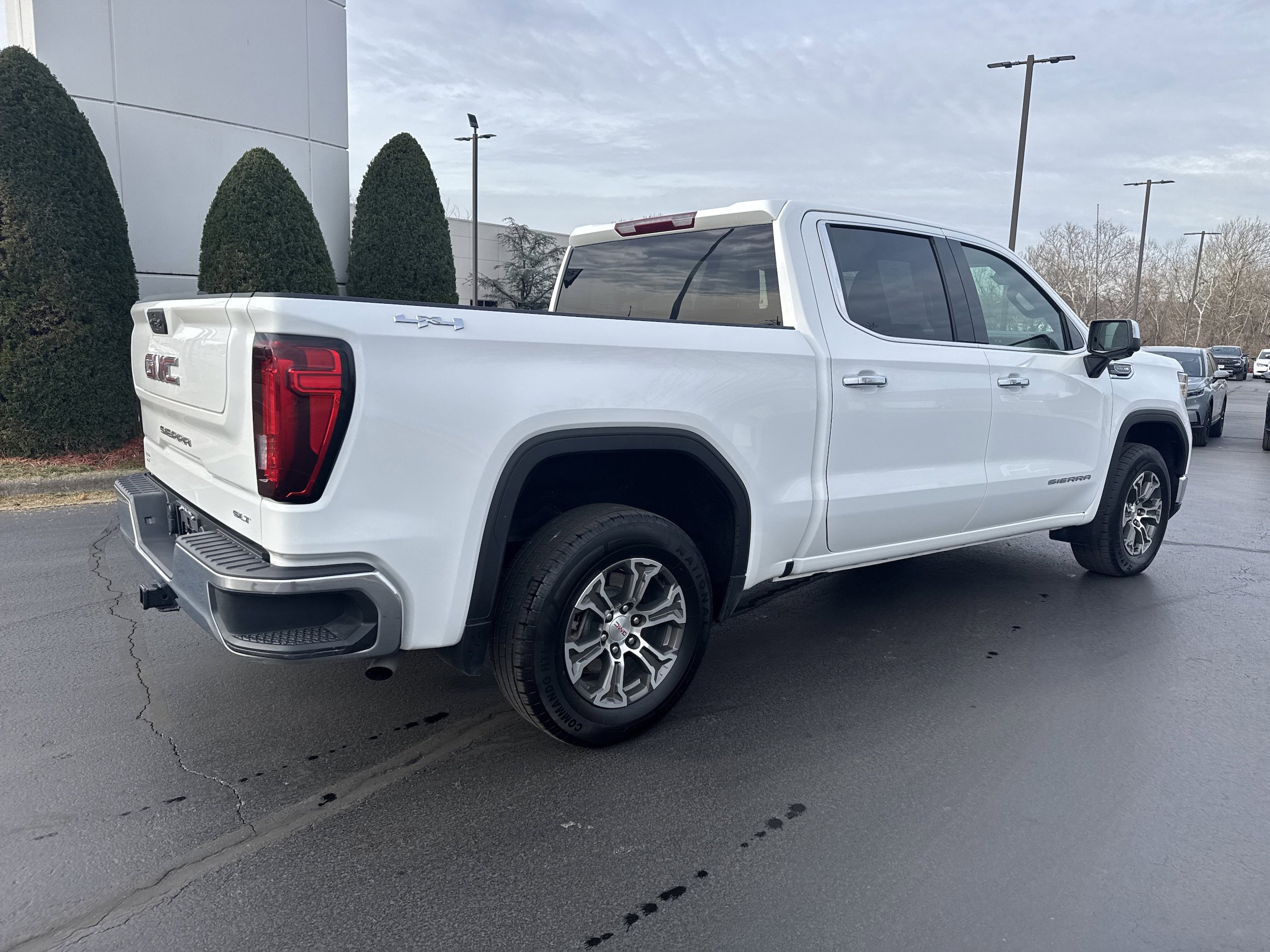 Used 2025 GMC Sierra 1500 SLT image 4