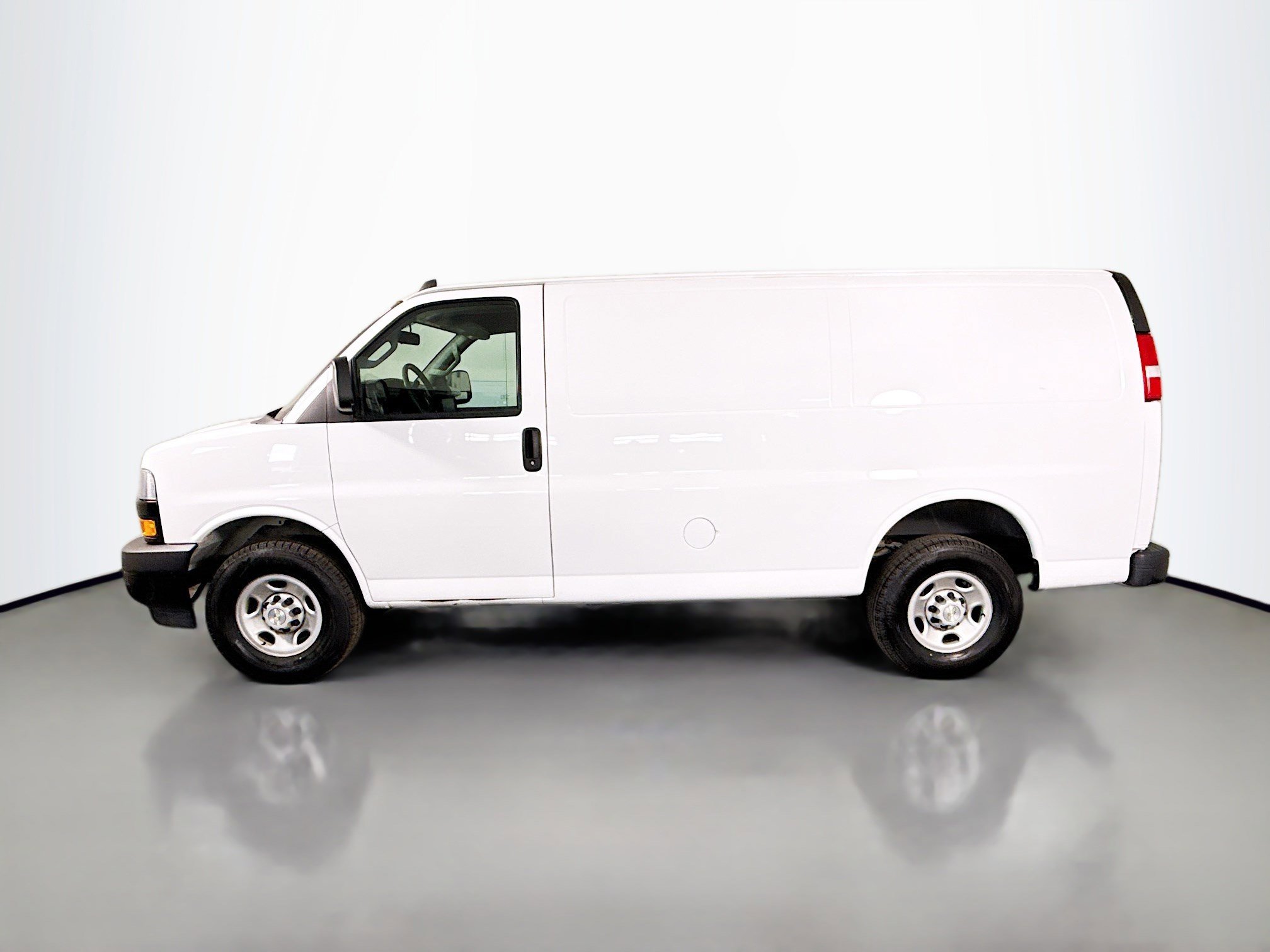 Used 2022 Chevrolet Express 2500 image 6