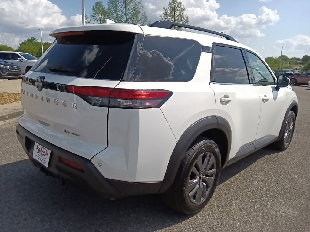 Used 2022 Nissan Pathfinder SV w/ SV Premium Package image 3