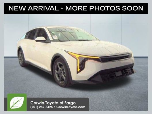 Used 2025 Kia K4 LXS FWD image 1