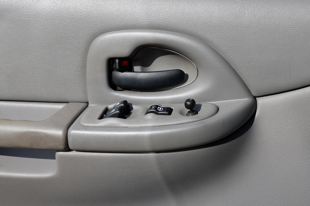 Used 2004 Oldsmobile Silhouette GL image 35