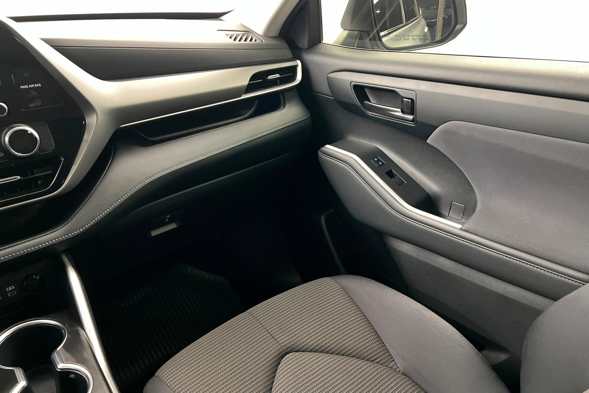 Used 2022 Toyota Highlander LE image 11